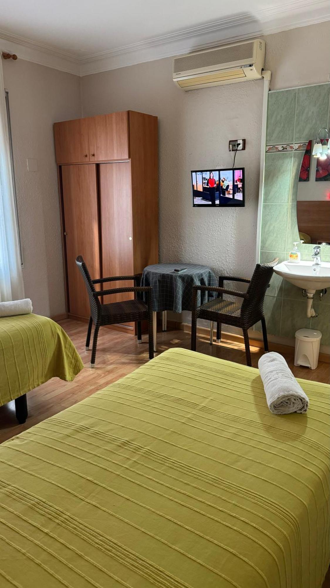 Pension Laforja Barcelona Exterior photo